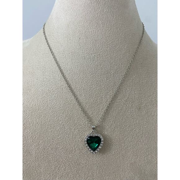 green heart necklace - Picture 1 of 5